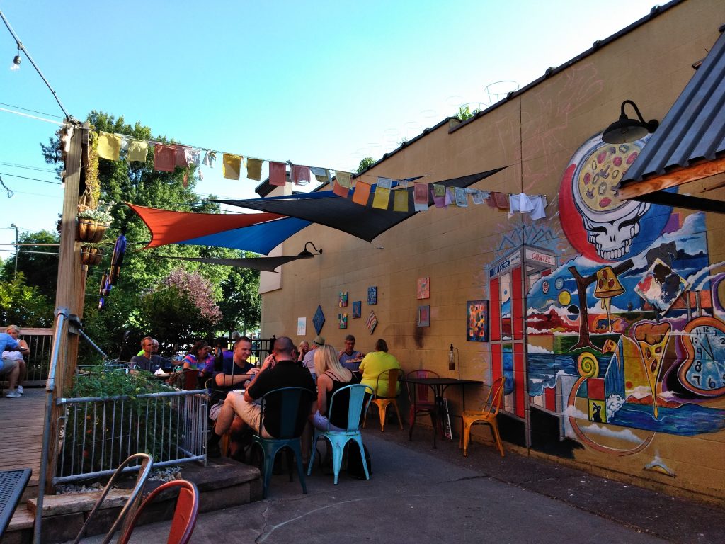 Franklin Street Pizza Factory patio